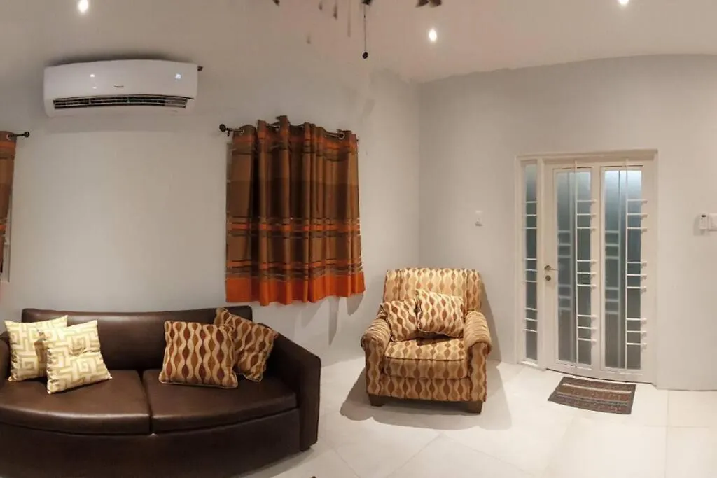 Robinson Villa..... Your Gateway To Carnival City. Belmont