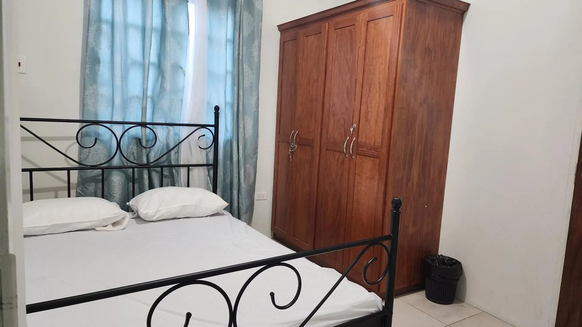 Robinson Villa..... Your Gateway To Carnival City. Belmont Trinidad And Tobago
